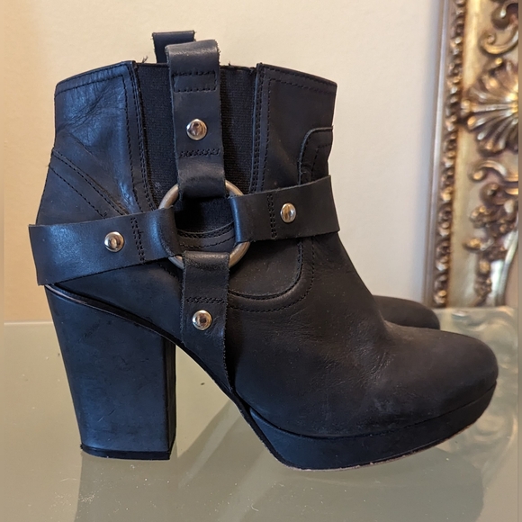 TOPSHOP BLACK LEATHER HARNESS BOOTS SZ 9 - Picture 3 of 7